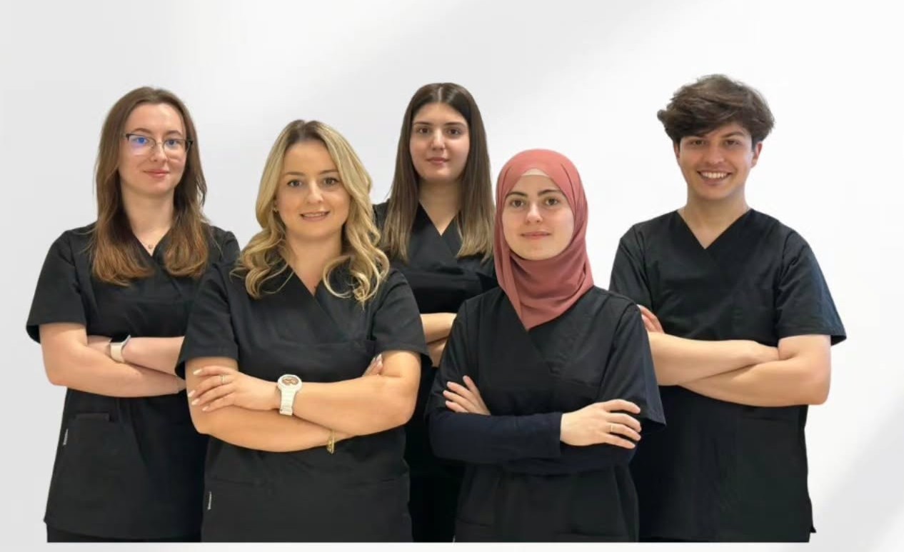 Η ομάδα της Saliasi Dental